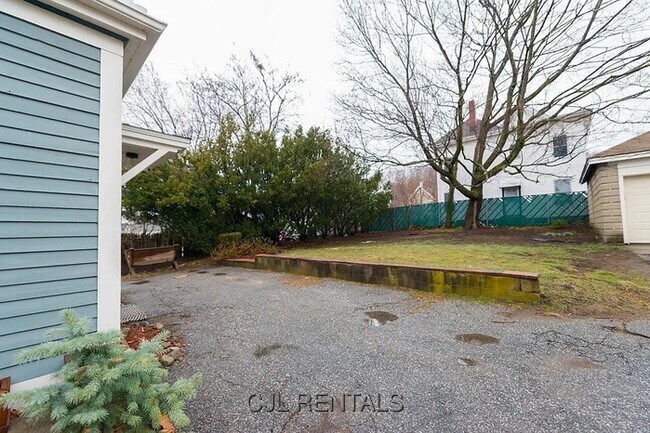 Photo - 139 Summer St Apartment