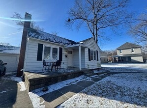 Building Photo - 209 Dehart St