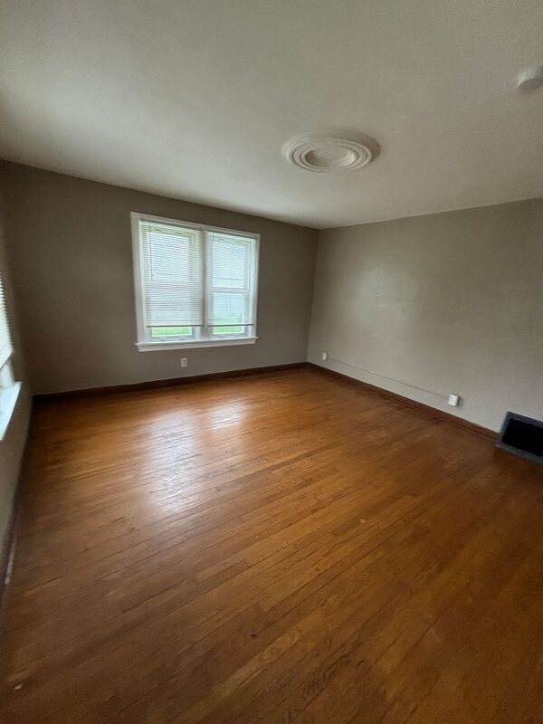 Foto del edificio - 8804 Tyrell Dr