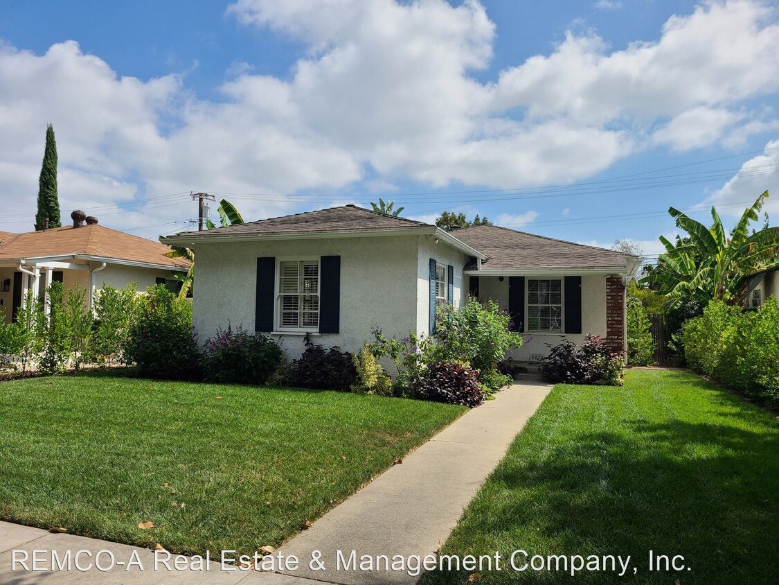 2 Br 1 Bath House 3434 Gardenia Ave House Rental In Long Beach