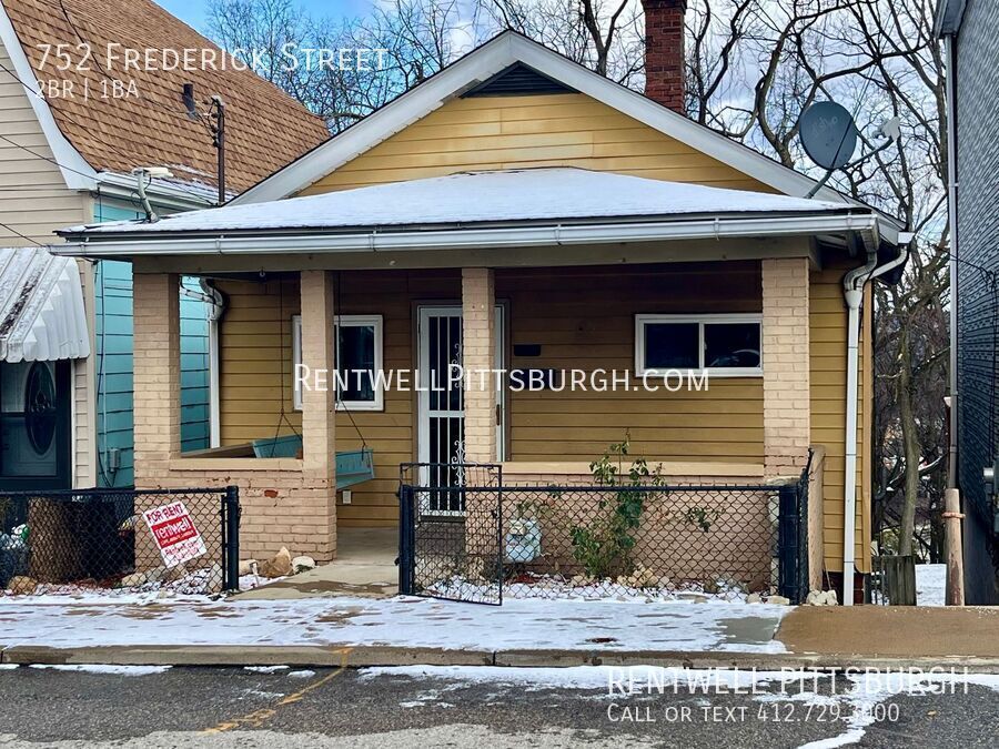 Primary Photo - 2 Bedroom Home in McKees Rocks