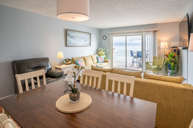 Building Photo - SHORT TERM RENTAL ONLY Spend Winter Oceanf...
