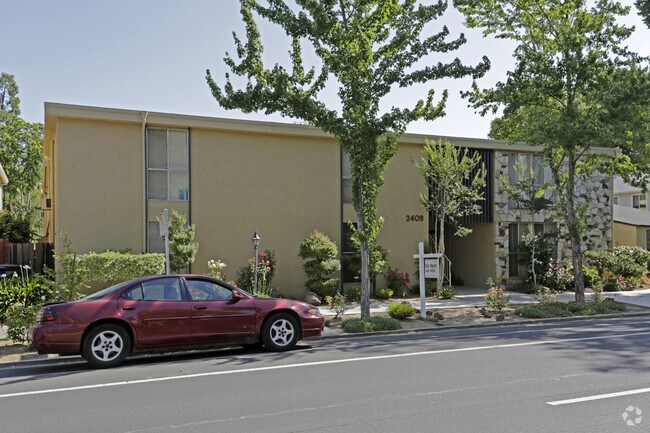 Building Photo - 2409 Q St