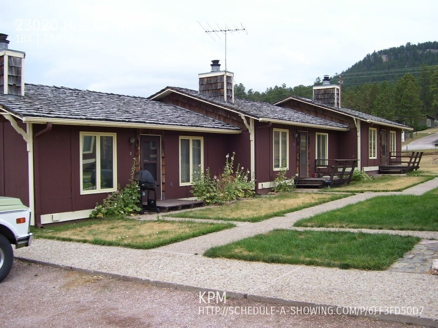 Primary Photo - 1 BEDROOM | 1 BATH | COUNTRY COTTAGE | BLA...