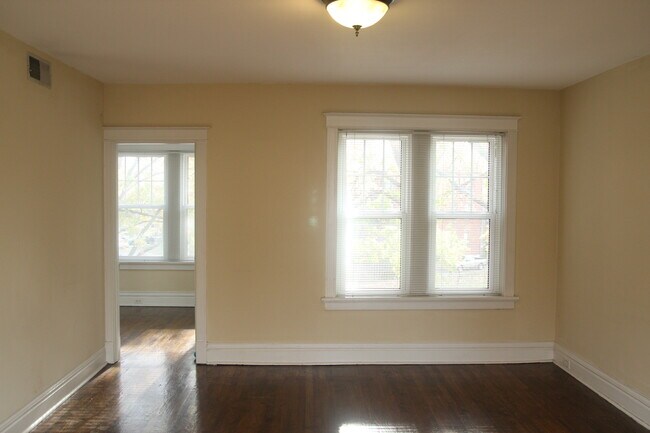 Building Photo - 6255 Clemens Ave