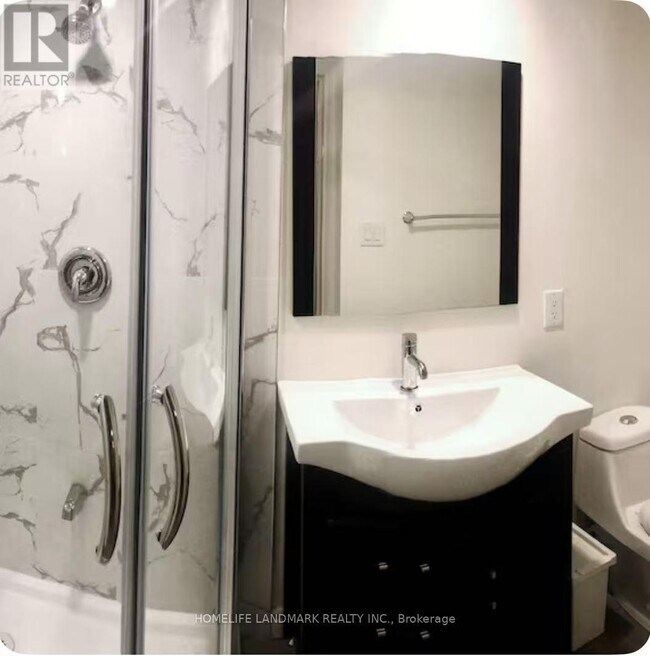 Photo du bâtiment - 70 Corinthian Blvd