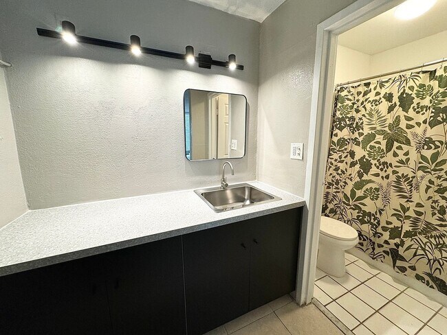 Foto del edificio - Best Deal in the area! Newly renovated Studio apartment - ALL UTILITIES INCLUDED! Studio apartmen...