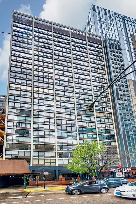 Primary Photo - 230 E Ontario St