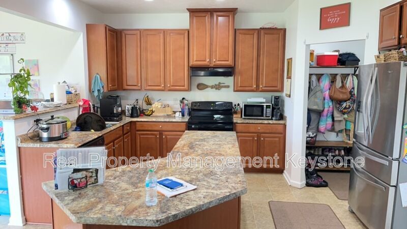 Foto principal - 241 Long Ridge Dr