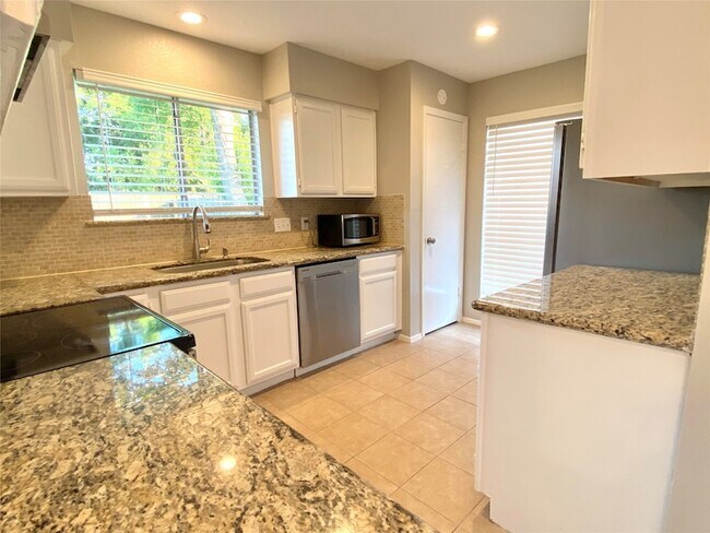 Foto del edificio - 2531 Bisontine St