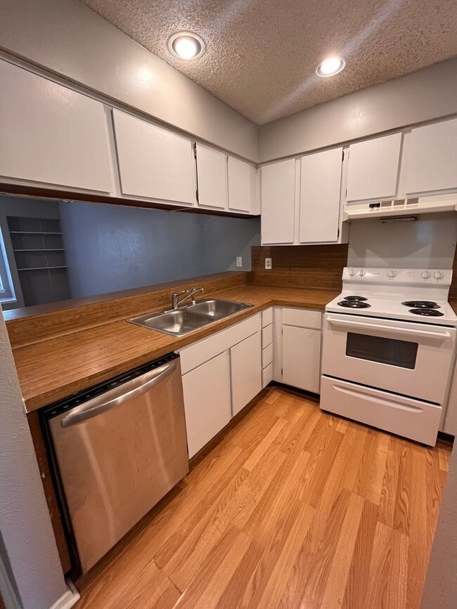 Building Photo - 5309 Indio Dr