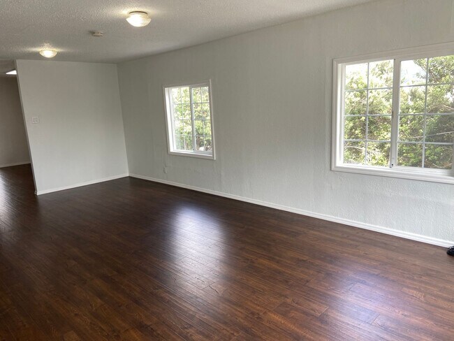 Foto del edificio - Single-Family Home 4BD/3BA Is Immediately ...