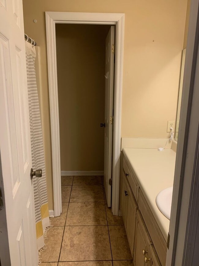 Building Photo - Gorgeous Duplex Available May 2026!