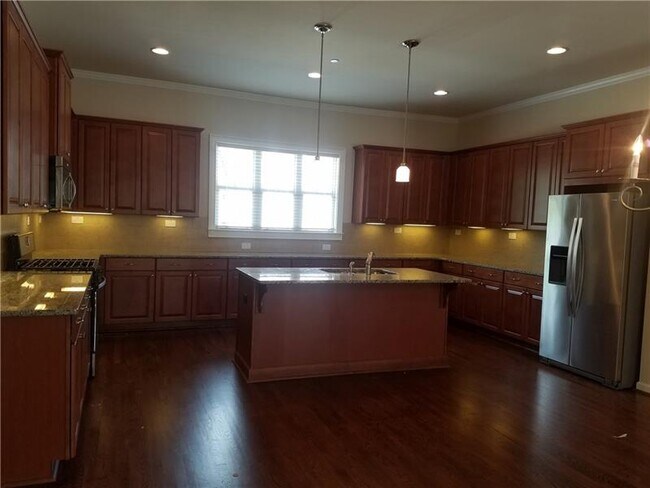Building Photo - 983 Bergeron Pl