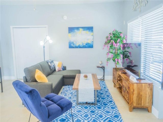 Building Photo - 6 NE 4th St