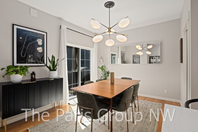 Foto del edificio - Stylish Model Hm in Issaquah Highlands * Park-Facing, EV Charger, Designer Upgrades & Very Walkable!