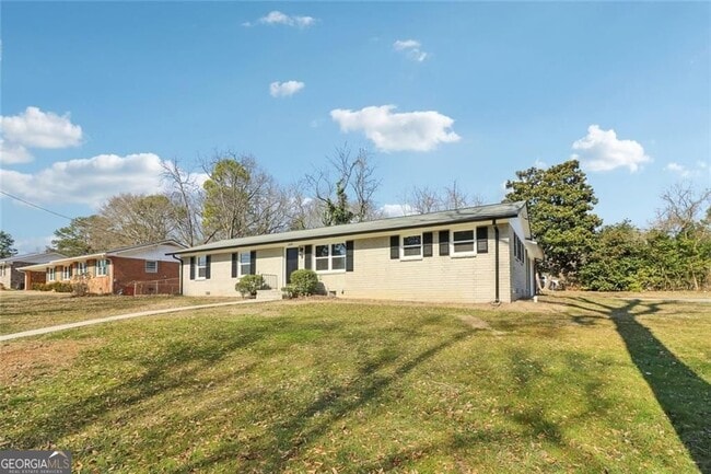 Building Photo - 2219 Lisa Dr SE