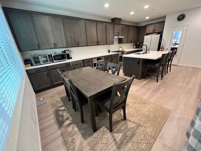 Building Photo - 5972 Diamond Way