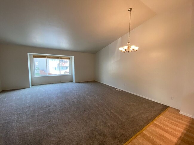 Building Photo - 3 Bed / 2 Bath / 2 Car Garage Townhouse in Eagle River has views for days!!