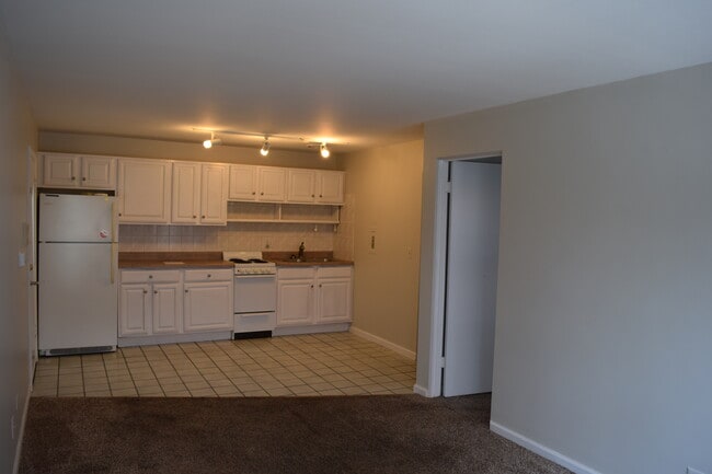 Foto del edificio - 6341 W Belmont Ave