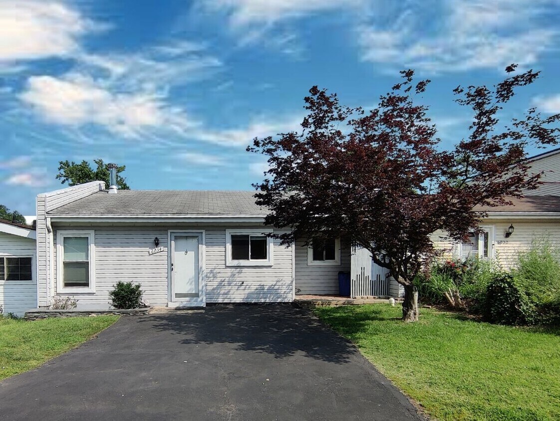 Foto principal - 6034 Regents Park Rd
