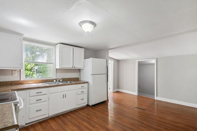 Building Photo - 1849 Hilltop Cir