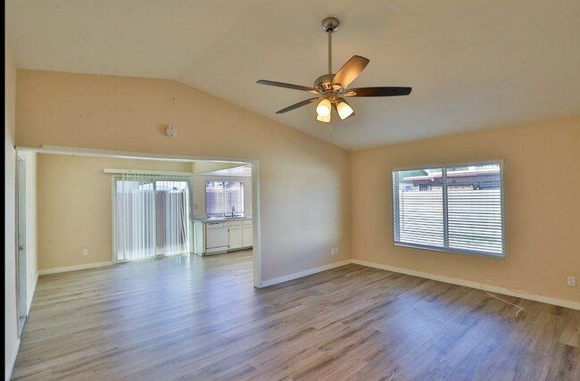 Foto del edificio - Nice Family Home with Huge Yard