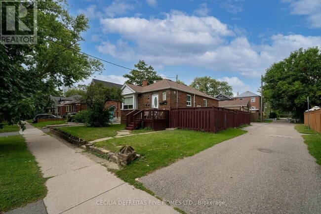 Building Photo - 12 Boyd Ave