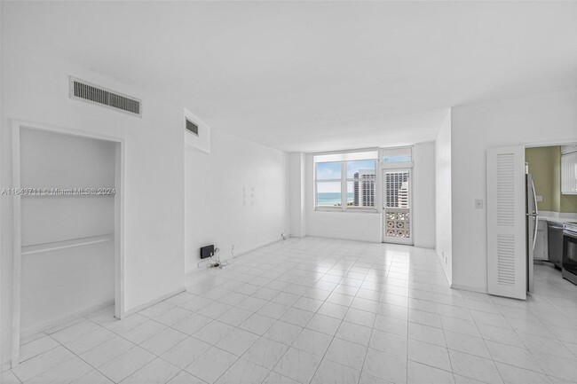 Building Photo - 4747 Collins Ave