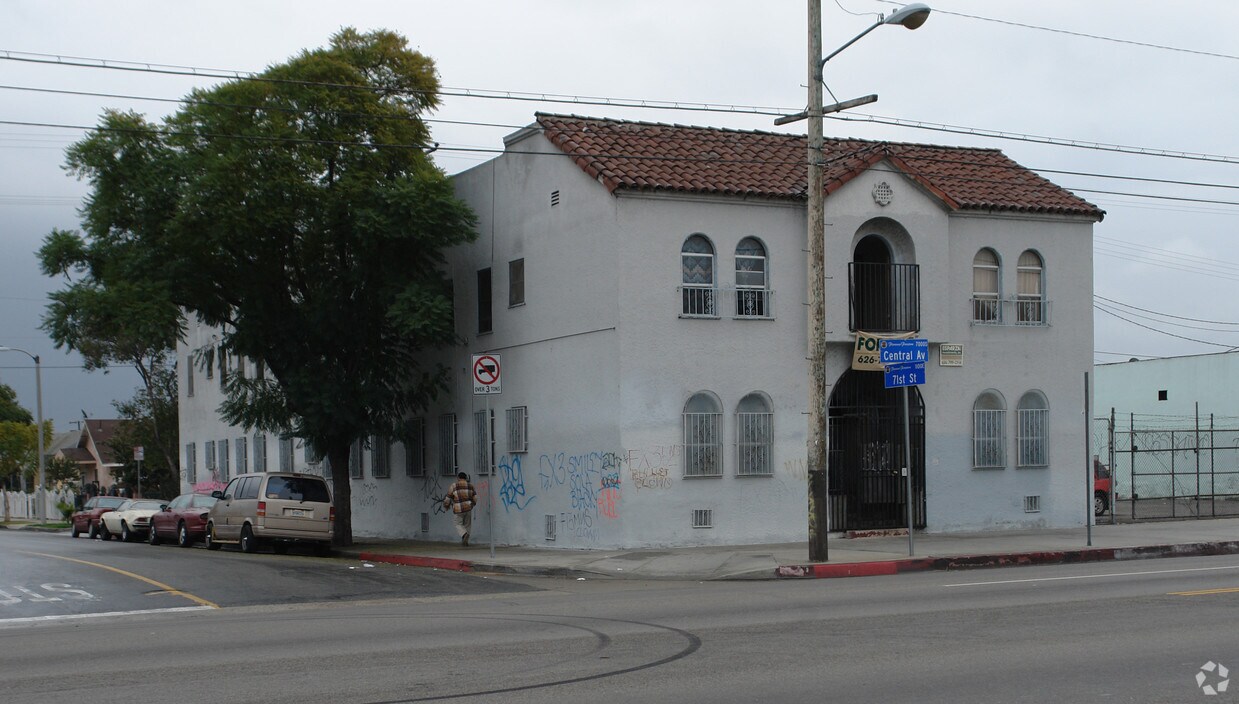 Building Photo - 7100 S Central Ave