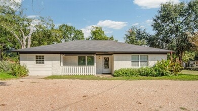 Building Photo - 25203 Lakeview Rd