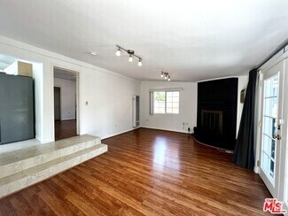 Building Photo - 364 N San Vicente Blvd