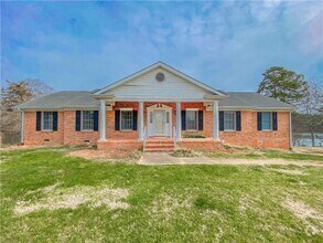 Building Photo - 255 Starritt Ln