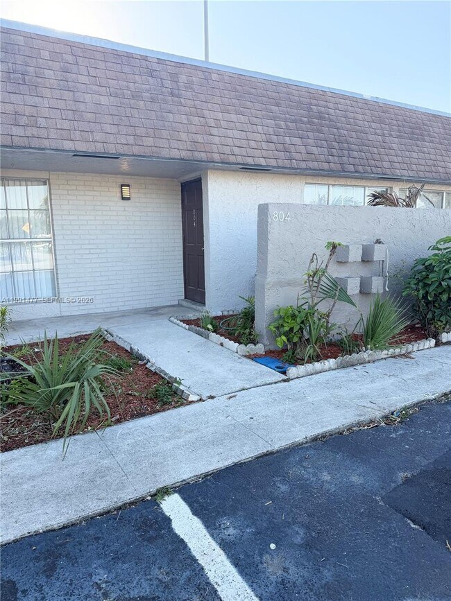 Foto del edificio - 804 SW 73rd Ave