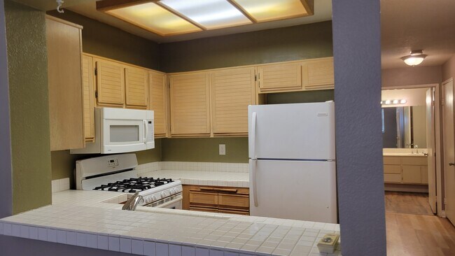 Kitchen - 24127 Del Monte Dr