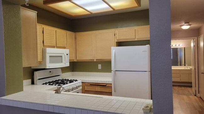 Kitchen - 24127 Del Monte Dr