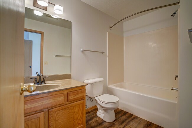 Foto del edificio - Hunter's Trail Condominiums