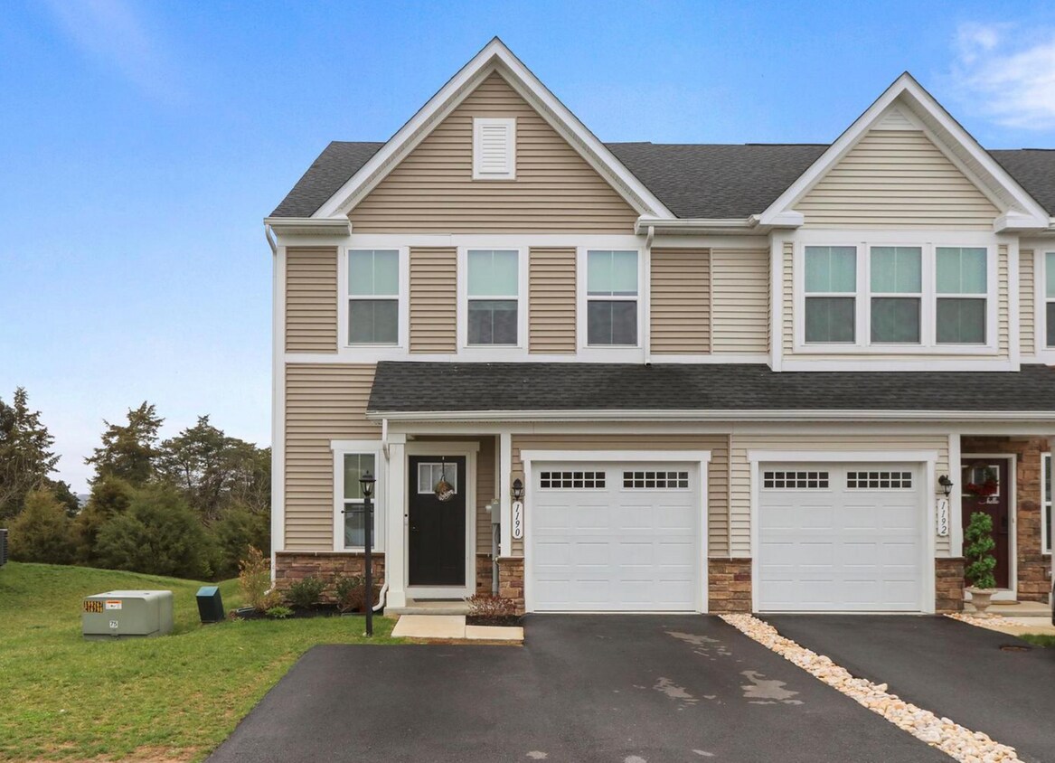 Foto principal - End unit 3-Bed Townhouse in Rolling Hills