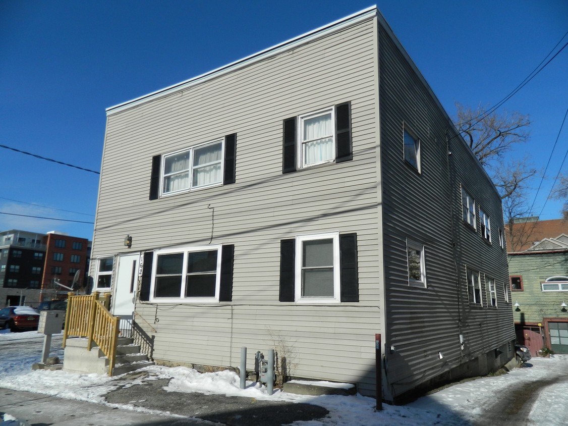 Primary Photo - 162 Maple St