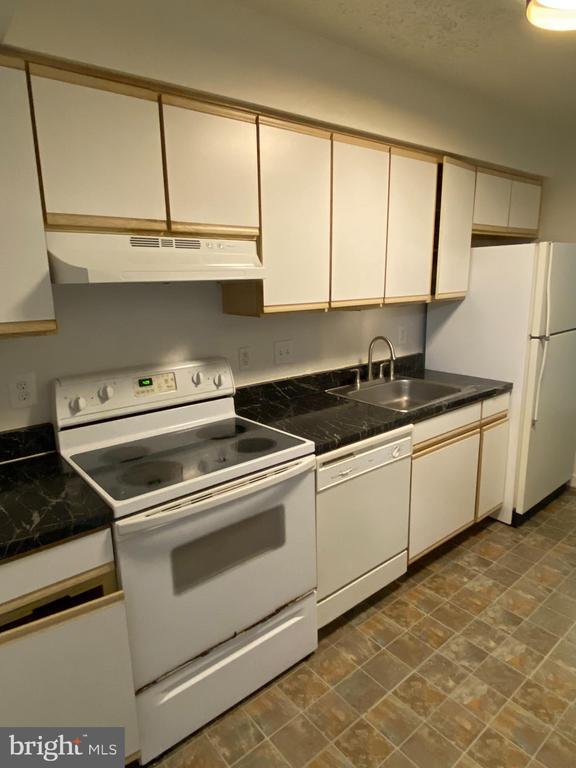 Building Photo - 6200 St Ignatius Dr