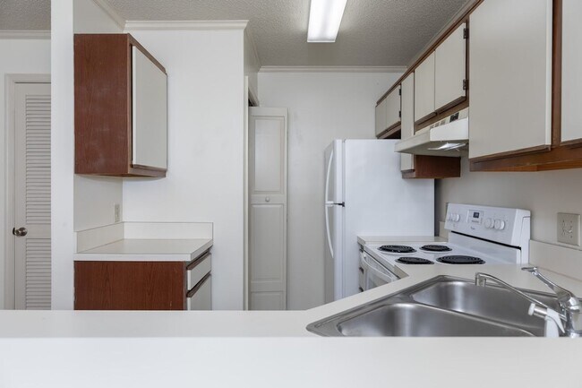 Building Photo - Prime Location!