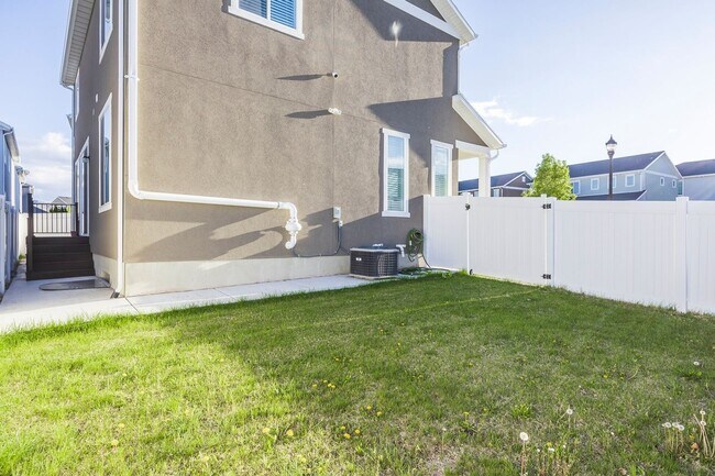 Building Photo - Spacious 3BR Single Family House in Herriman
