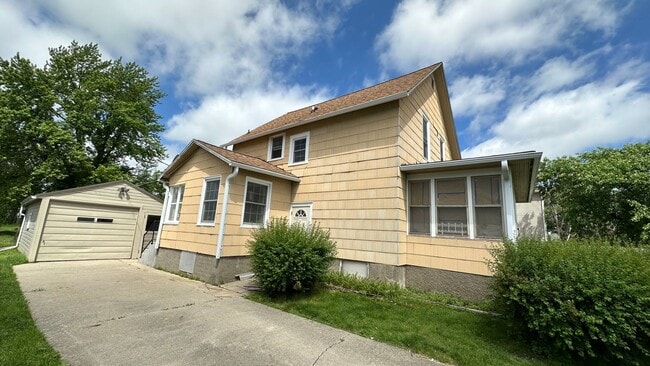 Building Photo - 229 S Sherman Ave