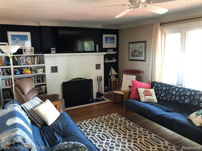 Foto del edificio - 6038 Wildrose Ln