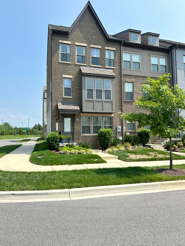 Primary Photo - 131 Albany Pl