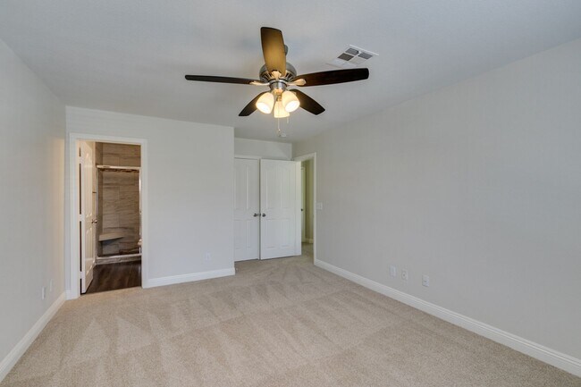 Building Photo - Amazing !! 2 Bedroom 2.5 Bathroom Townhous...