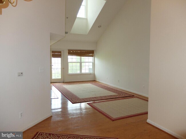 Building Photo - 8181 Carnegie Hall Ct