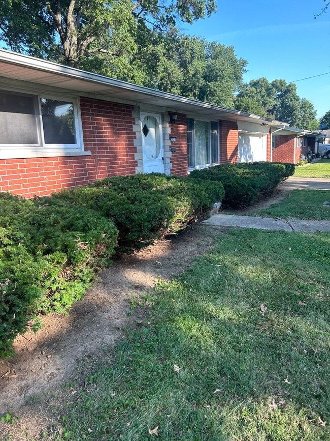 Building Photo - 1621 Sherborne Dr
