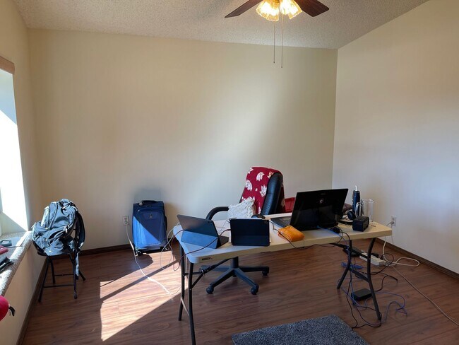 Foto del edificio - 4 Bedroom Rancher off of Powers