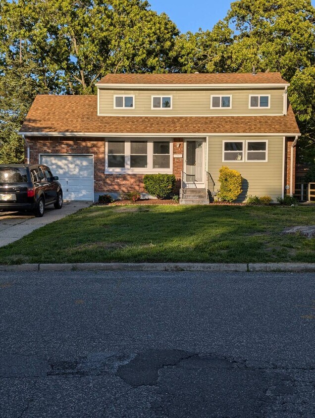 Foto principal - 132 Avondale Dr
